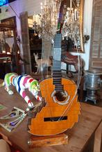 Zeer bijzonder kunst object een oude gitaar one of a kind, Ophalen