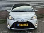 Toyota Yaris 1.5 Hybrid Bi-Tone Plus PANORAMADAK AUTOMAAT, Gebruikt, Euro 6, 4 cilinders, Wit