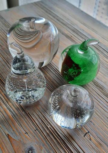 4 x Kristal Glazen bollen presse- papier beschikbaar voor biedingen