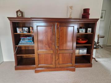 Mahonie (TV) kast beschikbaar voor biedingen