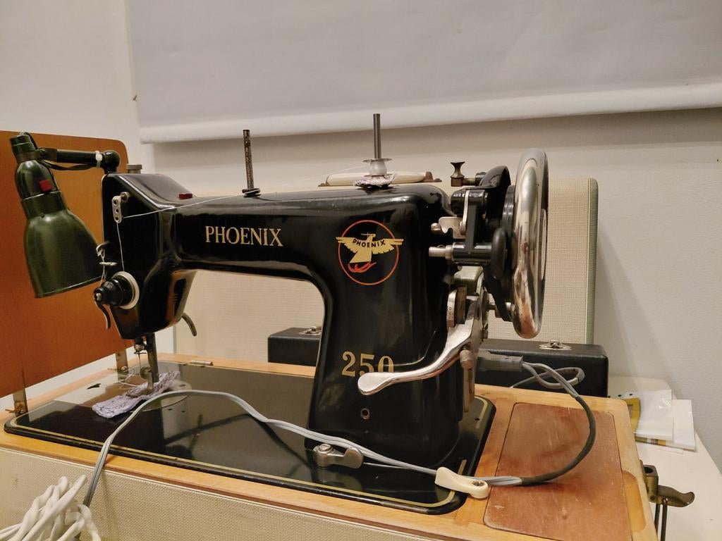 Phoenix 250 naaimachine, Ophalen, Gebruikt, Naaimachine, Overige merken