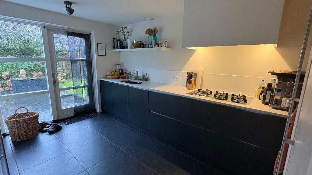 SPOTPRIJS – MODERNE LODDER MAATWERK KEUKEN GEDEMONTEERD, Wit, Dubbelwandige keuken, Ophalen of Verzenden, Zo goed als nieuw