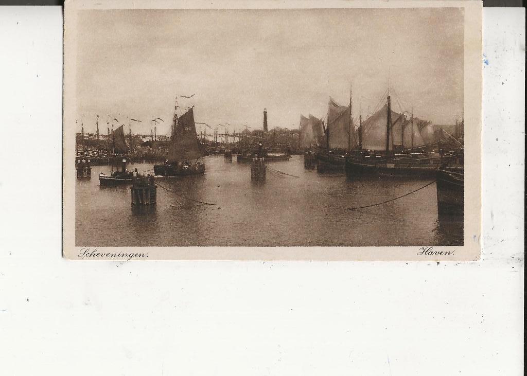 Scheveningen Haven met Zeilloggers Sch 153 en sleepboot Wesp, Ophalen of Verzenden, Voor 1920, Ongelopen, Zuid-Holland