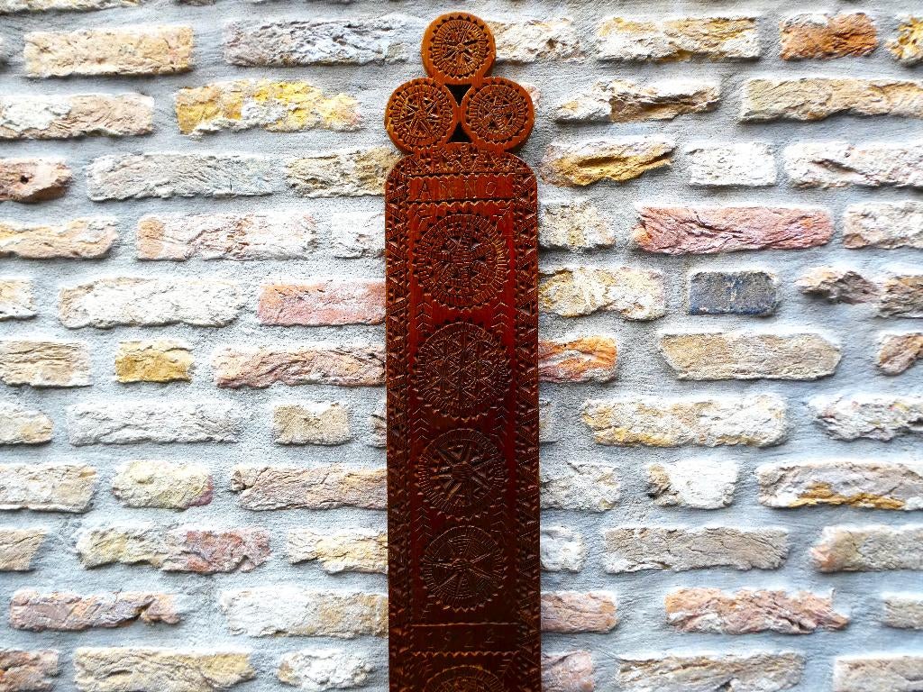 Mangelplank Anno 1922 Marken Fries kerfsnede geometrisch, Antiek en Kunst, Houtsnijwerk, Handgemaakt, Hout, Bruin