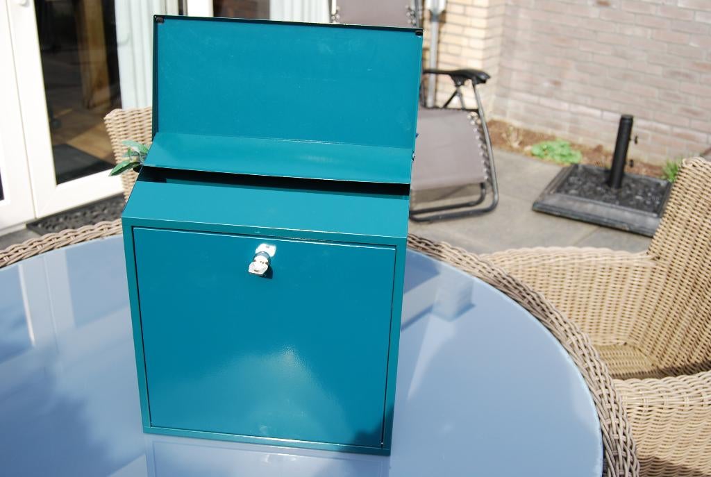 Nieuwe Groene Brievenbus met slot en sleutel wandbrievenbus., Tuin en Terras, Ophalen of Verzenden, Nieuw, Staal, Wandbrievenbus