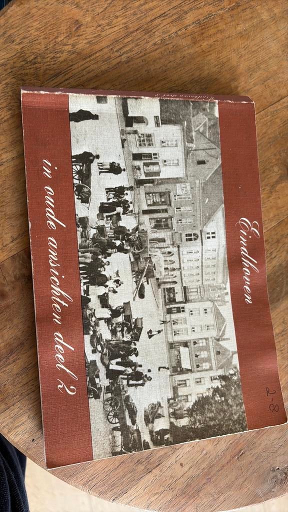 Boek Eindhoven strijp meerdere fotos woensel philips dorp, Boeken, Ophalen of Verzenden, Zo goed als nieuw