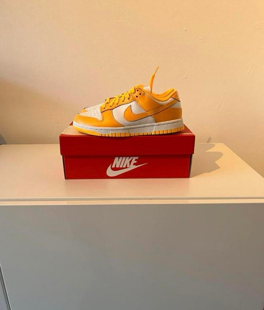 Gloednieuwe Nike Dunk Low Laser Orange (Dames) in maat 37.5, Kleding | Dames, Schoenen, Wit, Nieuw, Ophalen of Verzenden, Sneakers of Gympen