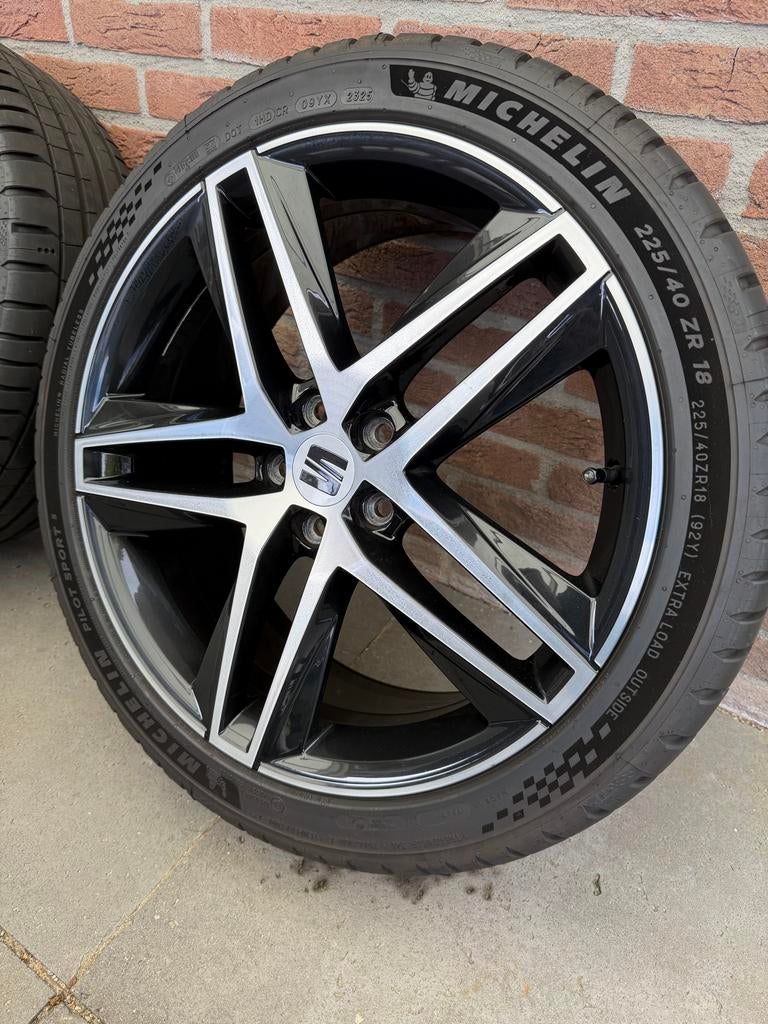 18 inch 5x100 seat audi volkswagen met gloednieuwe banden, Auto-onderdelen, Banden en Velgen, Ophalen, 18 inch, Banden en Velgen
