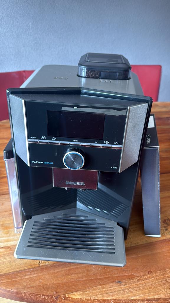Siemens EQ9 S300 & S500 volautomatische bonen koffiemachines, Ophalen, Overige typen, Zilver, Zo goed als nieuw