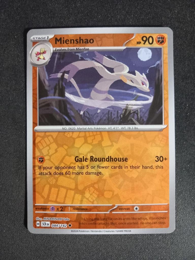 Pokemon Mienshao 084/142 Stellar Crown Reverse NM, Hobby en Vrije tijd, Verzamelkaartspellen | Pokémon, Zo goed als nieuw, Losse kaart