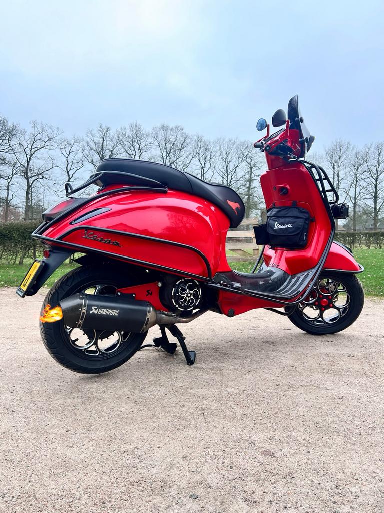VESPA SPRINT 150cc️❗️CANDY RED, AKRAPOVIC, FULL MALOSSI❗️, Overige modellen, Maximaal 45 km/u, Ophalen of Verzenden, Zo goed als nieuw
