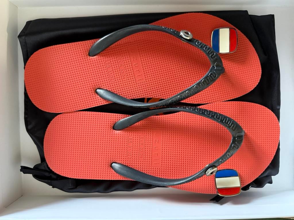 Uzirii slippers WK mt 33/34, Jongen of Meisje, Overige typen, Nieuw, Ophalen of Verzenden