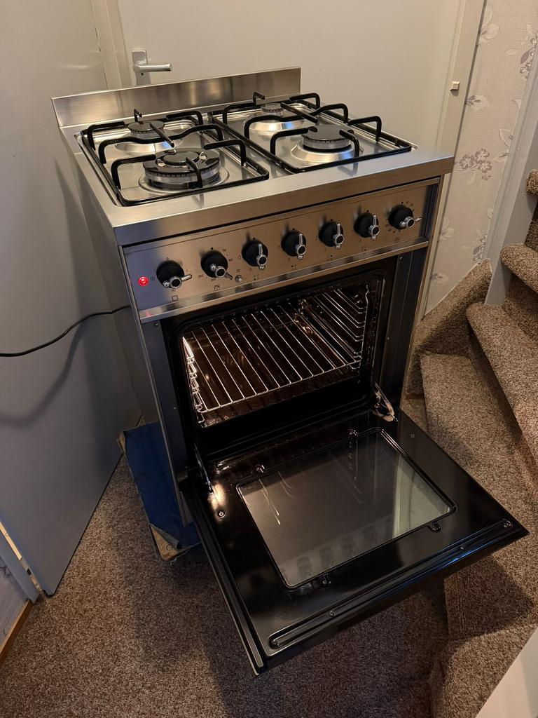 Te Koop RVS Indesit Gasfornuis met Hetelucht Oven - 60 cm, Zo goed als nieuw, Gas, Vrijstaand, 85 tot 90 cm