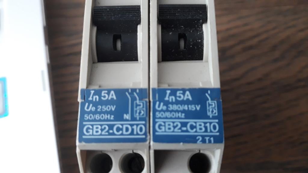 TELEMECANIQUE-Stuurstroom automaat, 2, 3 en 8A, Hobby en Vrije tijd, Elektronica-componenten, Ophalen of Verzenden, Gebruikt