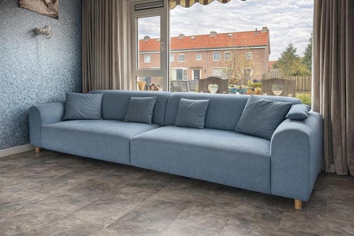 Grote moderne 4-zits bank, Huis en Inrichting, Banken | Bankstellen, Zo goed als nieuw, Vierpersoons of meer, Ophalen