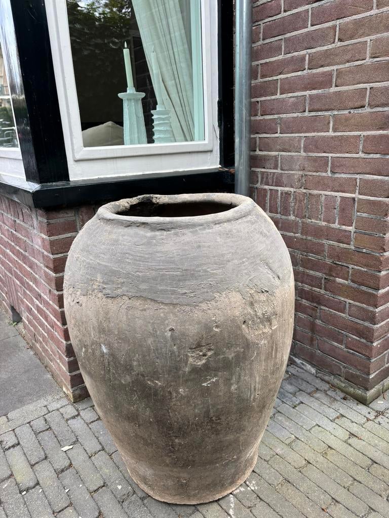 Oude pot olijfpot stoer en sober, Ophalen