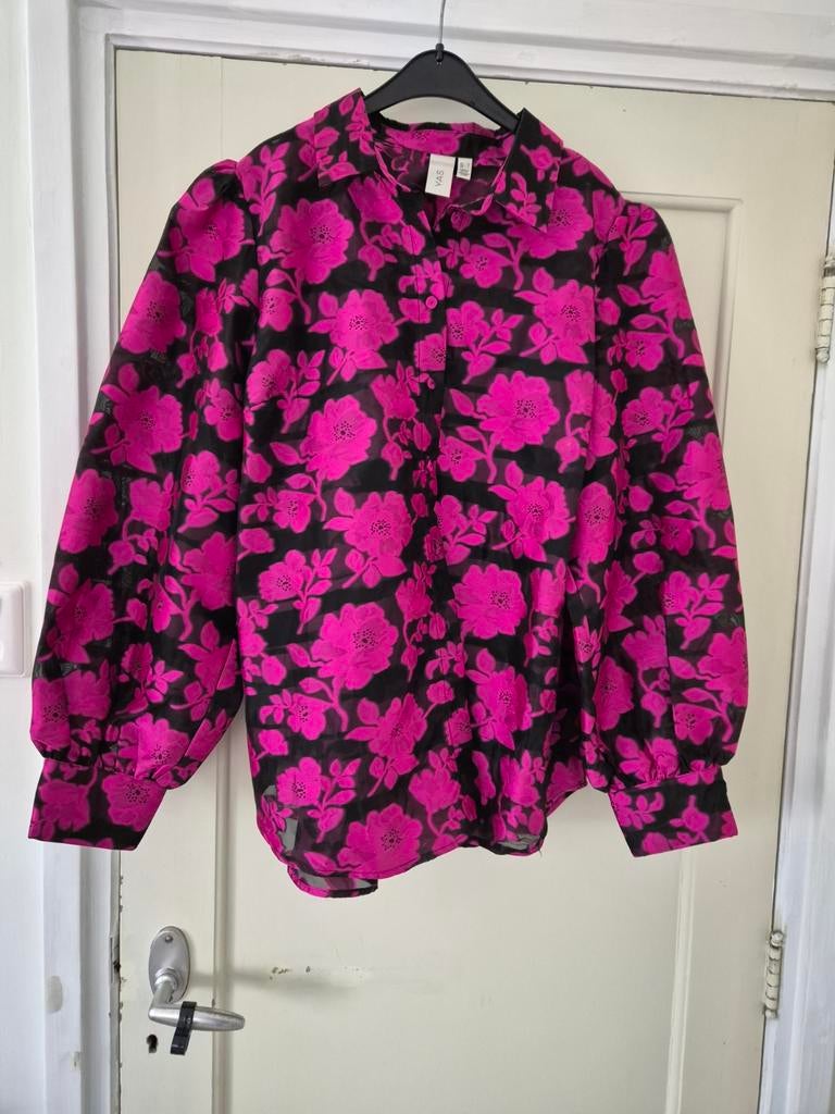 Prachtige zwart / roze blouse van YAS maat L valt ruim. Bloe, Zwart, Maat 42/44 (L), Ophalen of Verzenden, Zo goed als nieuw