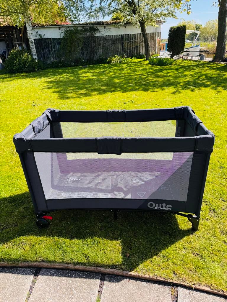Qute campingbedje met 2 matrasjes, Ophalen, Gebruikt, Reisbedje