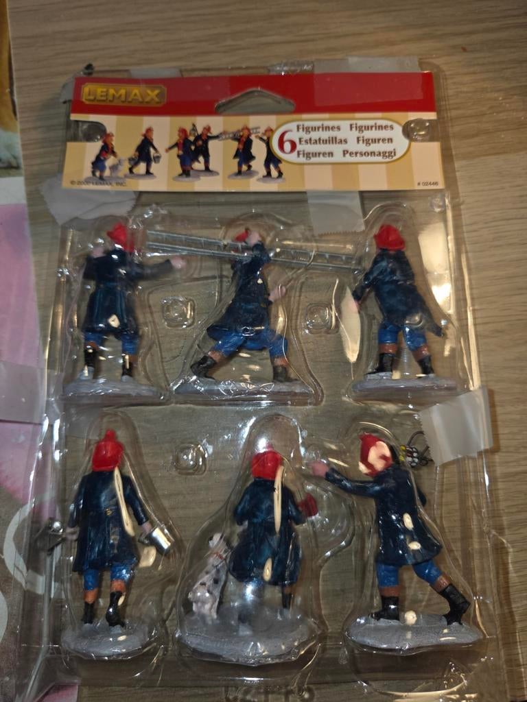 Lemax brandweer mannen set van 6 in de originele verpakking, Ophalen of Verzenden, Nieuw