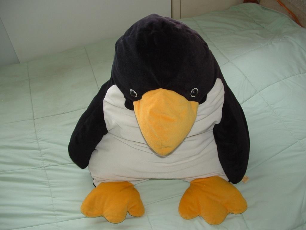 HAPPY HORSE PINGUIN MEGAGROOT VELOURS ZWART MET, Kinderen en Baby's, Speelgoed | Knuffels en Pluche, Ophalen of Verzenden, Nieuw