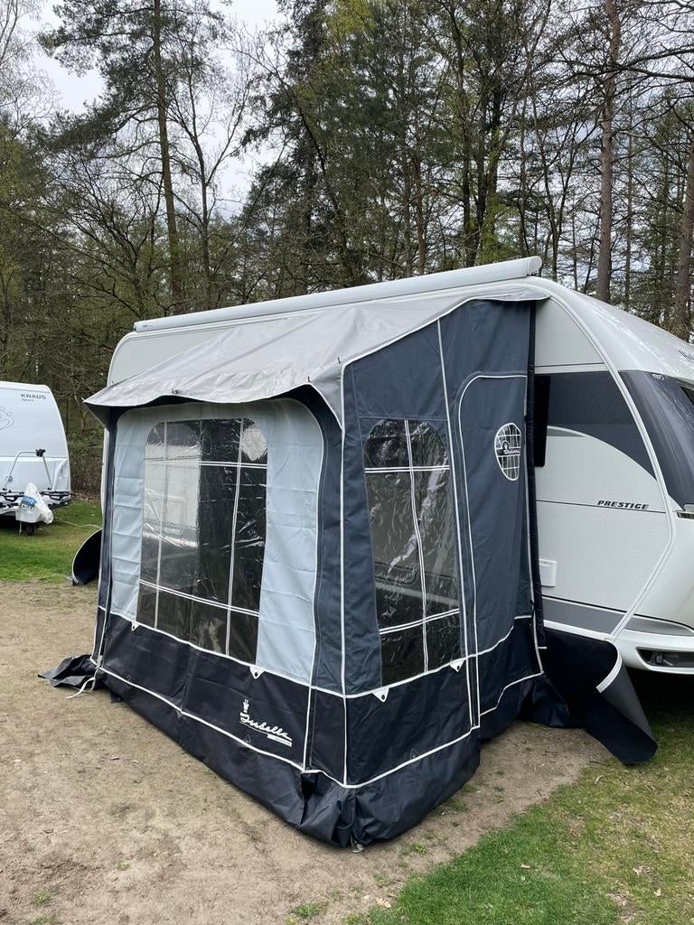 Isabella universal 240 voortentje, Ophalen, Zo goed als nieuw