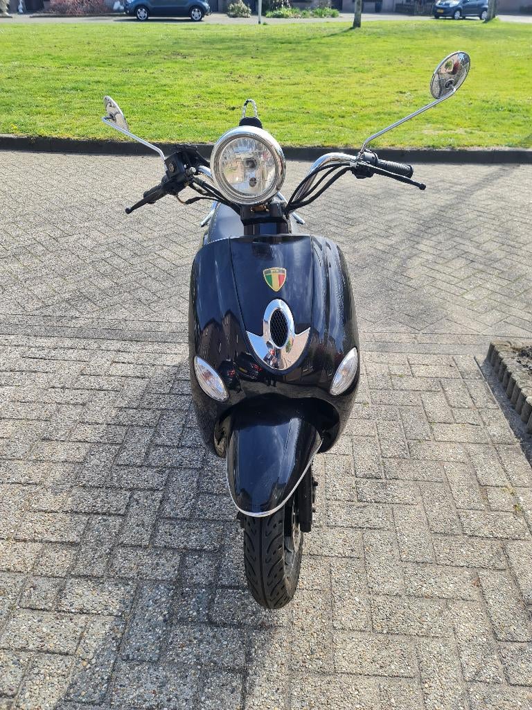 BTC scooter Zwart Small Retro., Zo goed als nieuw, Benzine, Ophalen, Overige merken