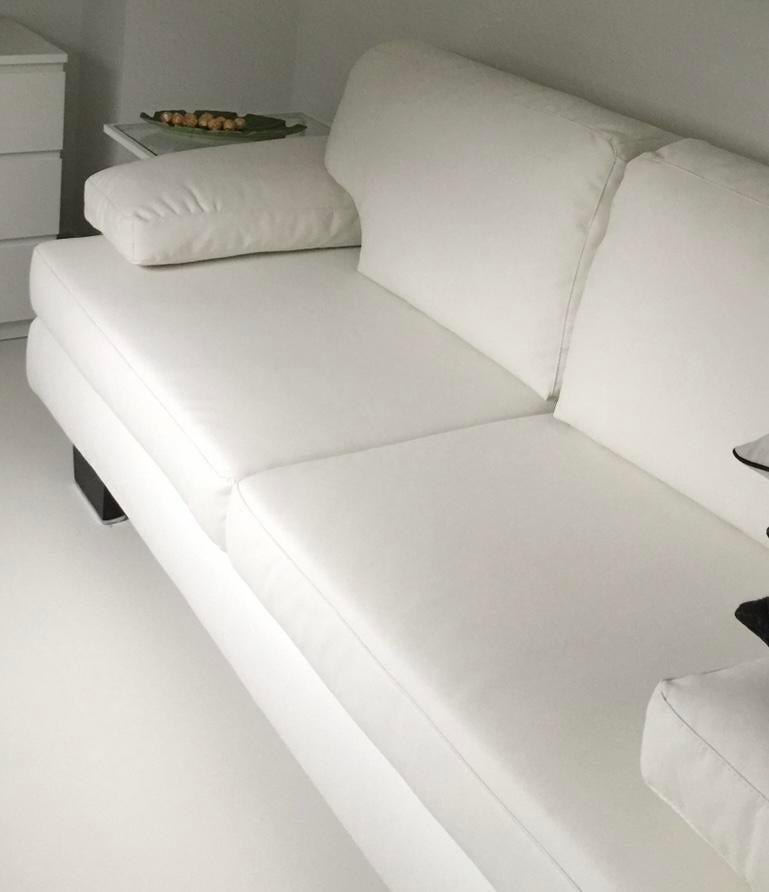 2 Persoons slaapbank van wit/crème vegan leer., Huis en Inrichting, Slaapkamer | Slaapbanken, Ophalen, Tweepersoons, Zo goed als nieuw