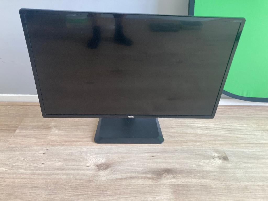 32 inch monitor, Computers en Software, Monitoren, Gebruikt, In hoogte verstelbaar, Full HD, AOC International