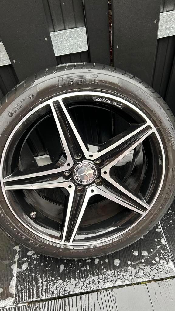 18 inch orginele C43 AMG velgen Pirelli Zomer W205 5x112, Auto-onderdelen, Banden en Velgen, Banden en Velgen, Zomerbanden, 18 inch