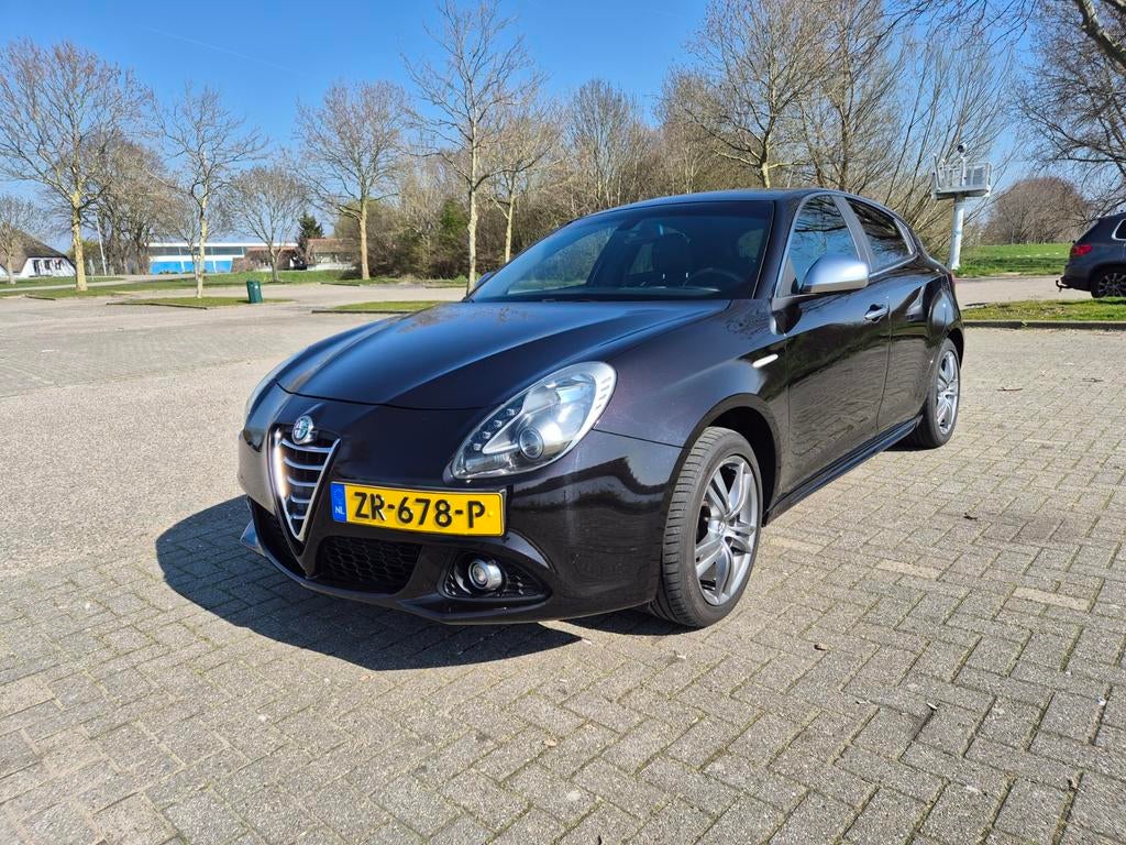 ACTIE! Alfa Romeo Giulietta 1.4 Turbo Zwart 170PK, Voorwielaandrijving, Zwart, 4 cilinders, Zwart