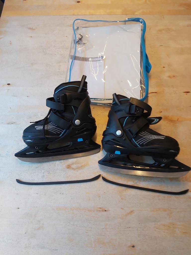 Schaatsen verstelbaar maat 35 tot en met 39 in hoes ZGAN, Sport en Fitness, Schaatsen, Ophalen of Verzenden, Zo goed als nieuw
