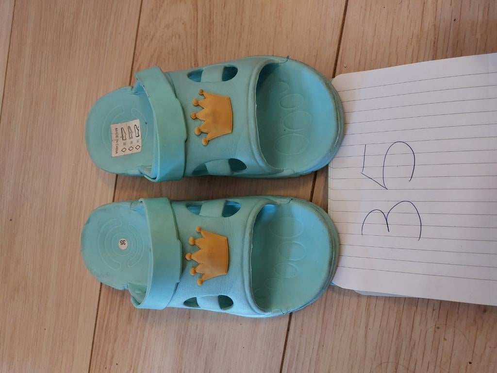 Blauwe slippers met kroontje maat 35, Ophalen, Meisje, Overige typen, Zo goed als nieuw