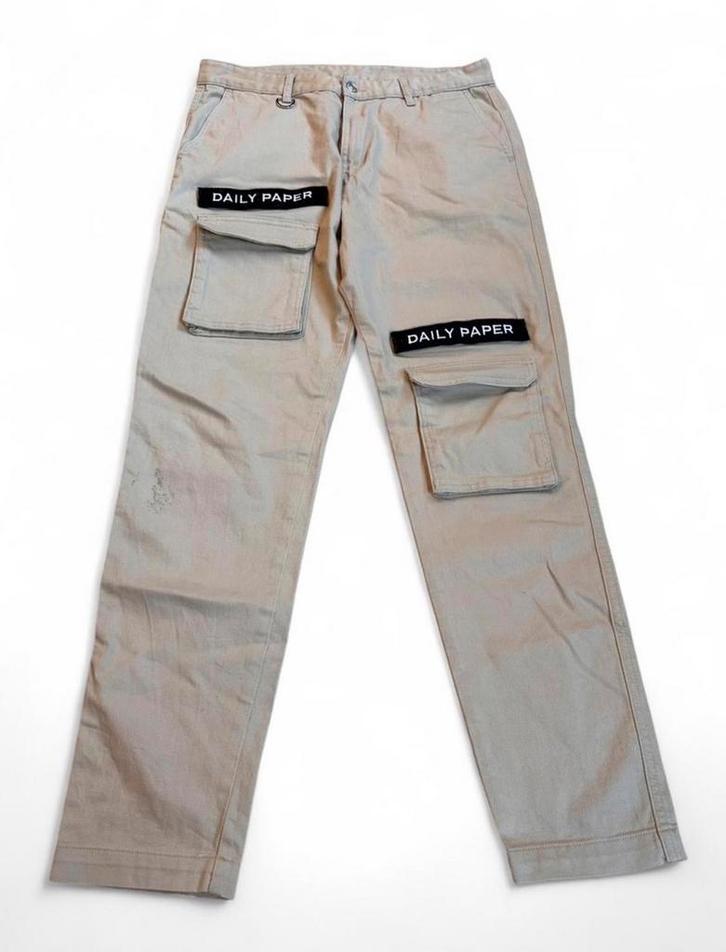 Daily Paper Cargo Chino Broek 32x30 Beige Utility, Kleding | Heren, Broeken en Pantalons, Gedragen, Overige maten, Beige, Verzenden