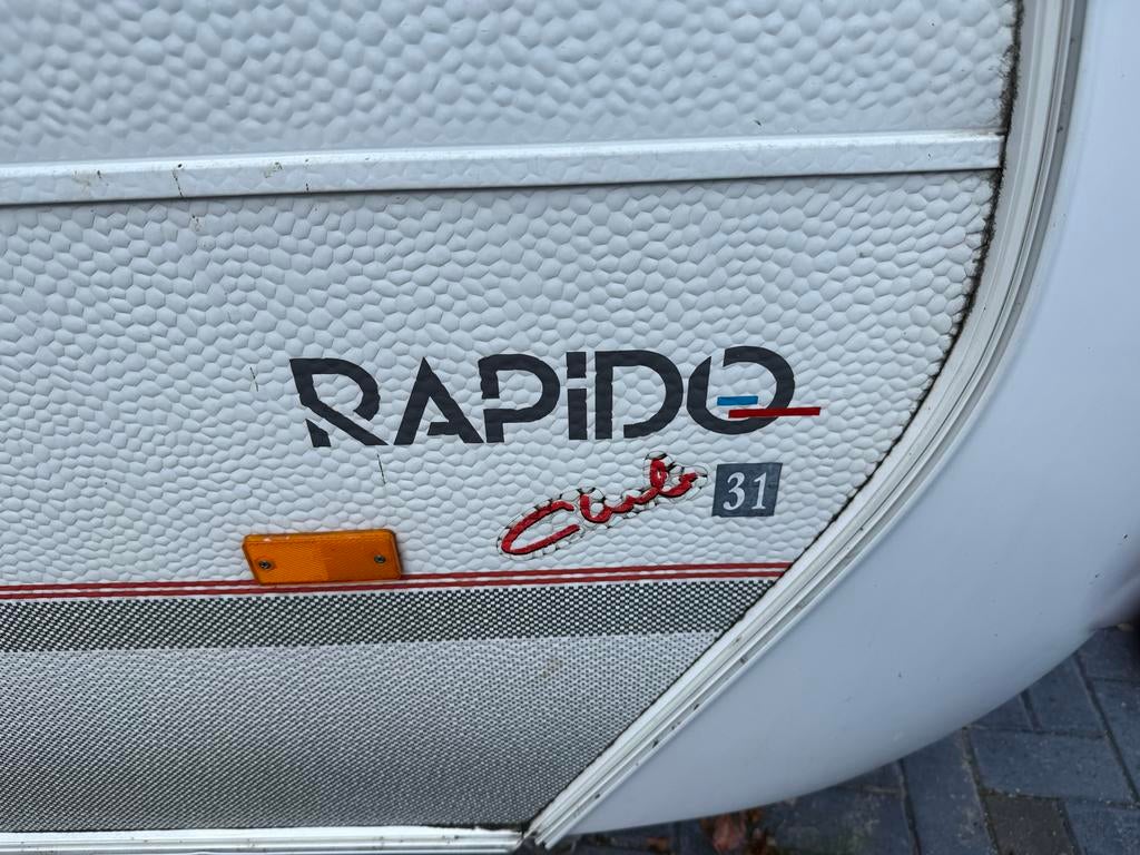 Rapido Club 31 - Compacte caravan met mover en voortent, Tot en met 2, Treinzit, 4 tot 5 meter, Lengtebed