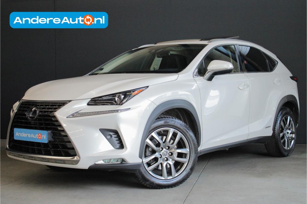 Lexus NX 300h AWD Luxury Line |groot scherm|dealer onderhoud, Auto's, Lexus, Automaat, Gebruikt, Zwart, Leder