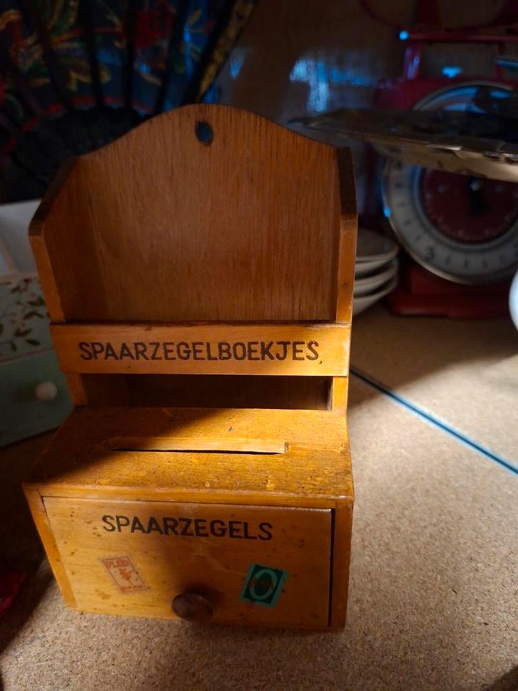 Antiek houten spaarzegel bakje met lade, Hobby en Vrije tijd, Spaarzegeltjes, Voorwerp of Figuurtje, Overige soorten, Ophalen of Verzenden
