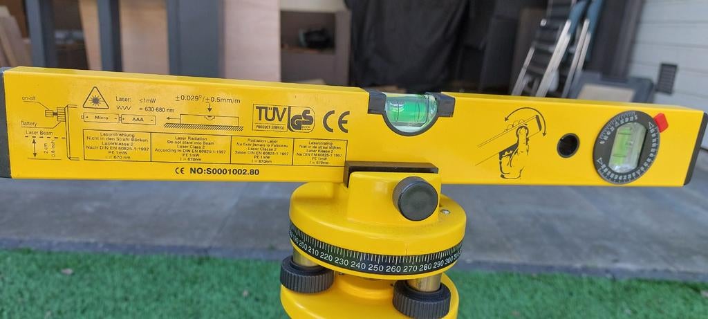 Laser waterpas met statief - Parkside Laser 670, Doe-het-zelf en Verbouw, Ophalen of Verzenden, Zo goed als nieuw, Afstand