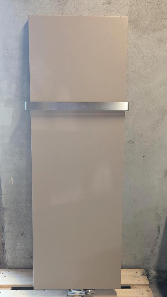 Designradiator taupe 180x60cm met RVS handdoekhanger, Doe-het-zelf en Verbouw, Verwarming en Radiatoren, Gebruikt, Radiator, 800 watt of meer