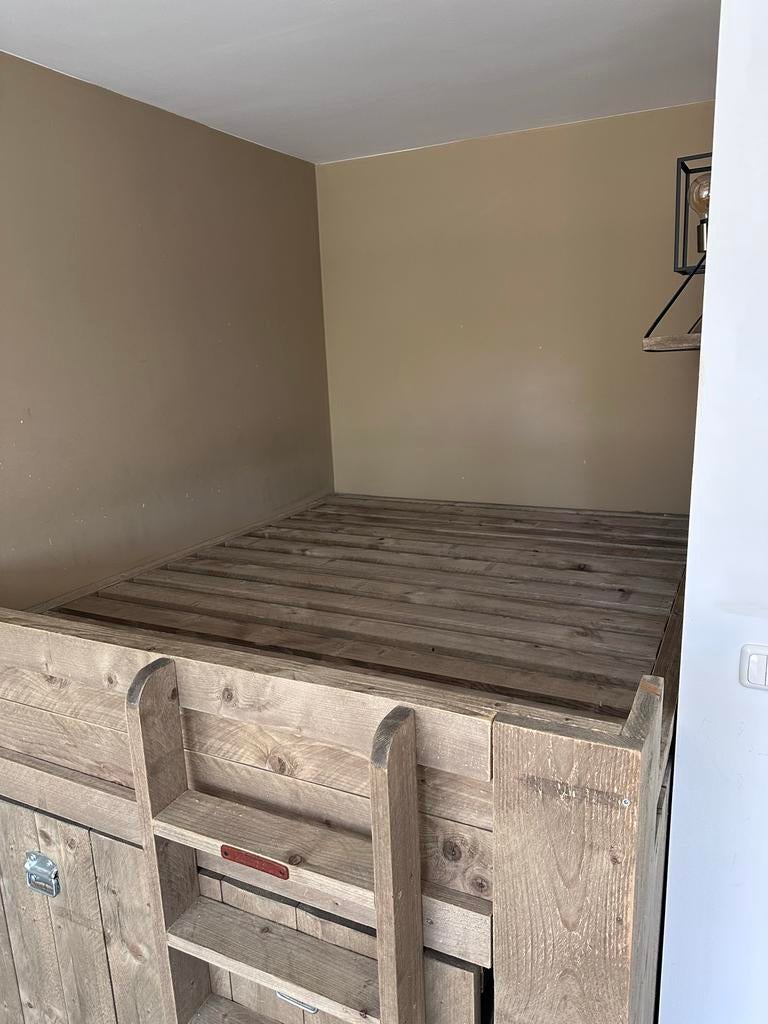 Steigerhouten bed met ingebouwde kast, Ophalen, Gebruikt, Bruin, Steigerhout