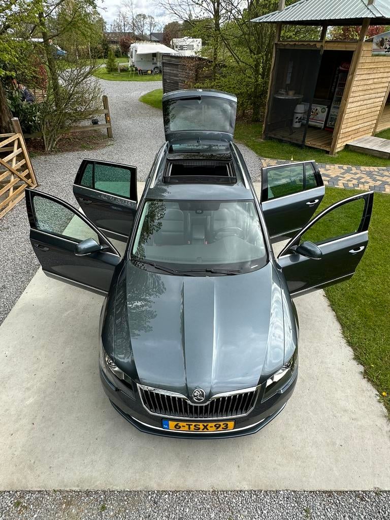 Skoda Superb 1.8 TSI 118KW Dsg-7 Combi 2014 Grijs, Auto's, Euro 5, Zwart, 4 cilinders, 160 pk