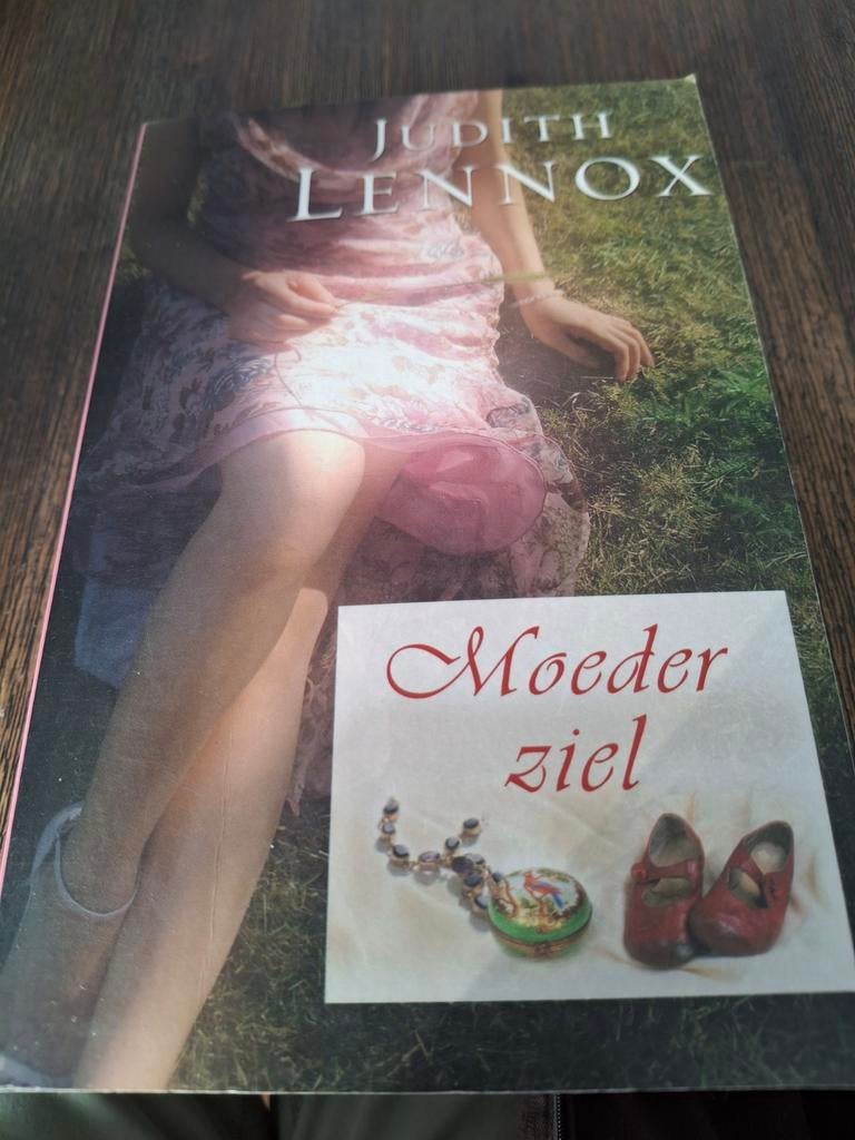 Moederziel - Judith Lennox (Roman), Boeken, Ophalen of Verzenden, Zo goed als nieuw, Judith Lennox, Europa overig