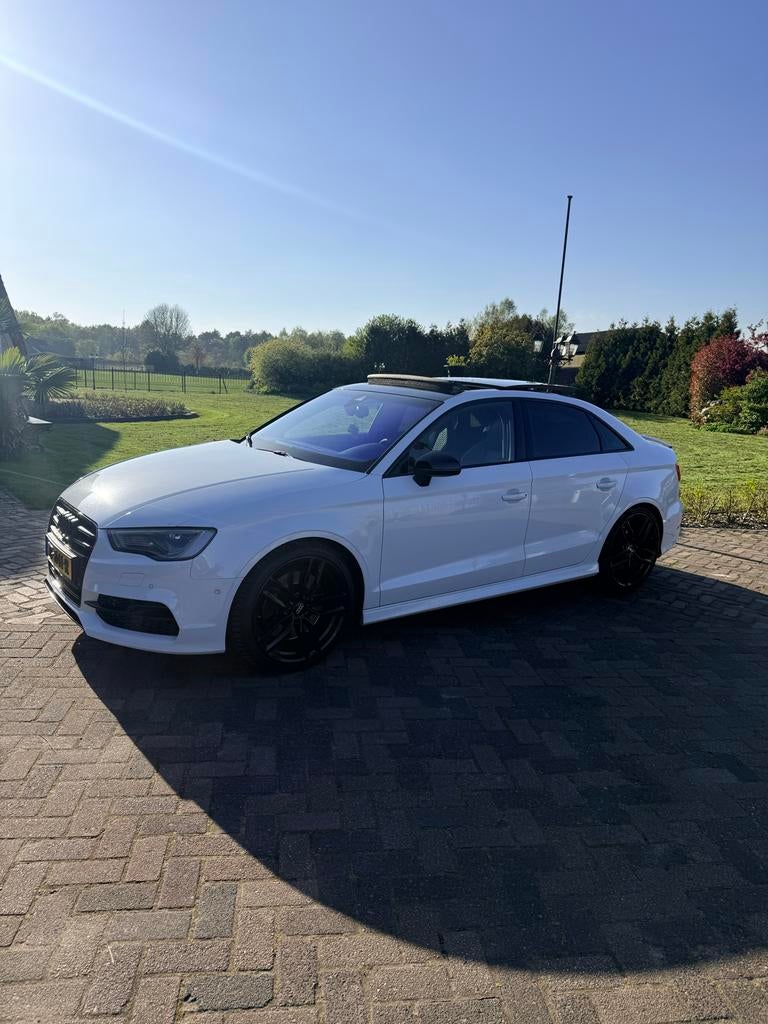 Audi S3 limousine 2.0 Tfsi 420 PK custom badges Eyecatcher, Auto's, Automaat, S3, Zwart, 4 cilinders