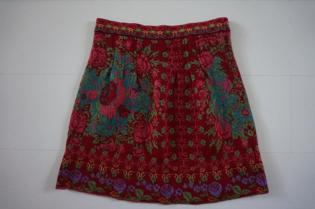 Ivko korte rok 100% fijne merino wol mt 36 - 38 rood bloemen, Ivko, Ophalen of Verzenden, Zo goed als nieuw, Maat 36 (S)