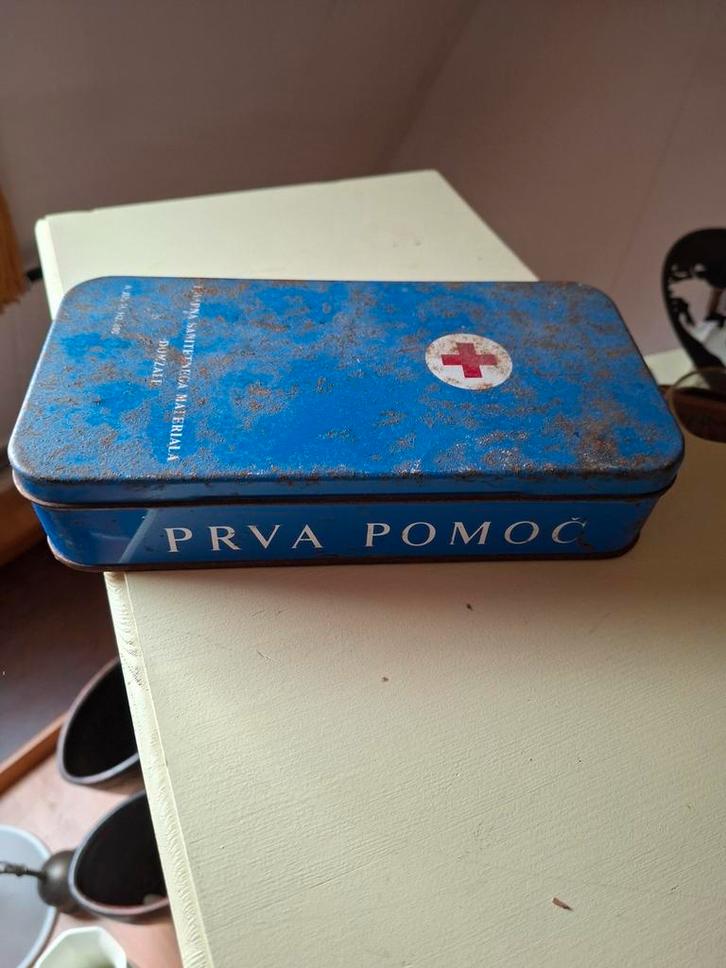 Vintage Kroatische EHBO-blik - Medisch verzamelobject, Verzamelen, Blikken, Gebruikt, Overige, Overige merken, Ophalen
