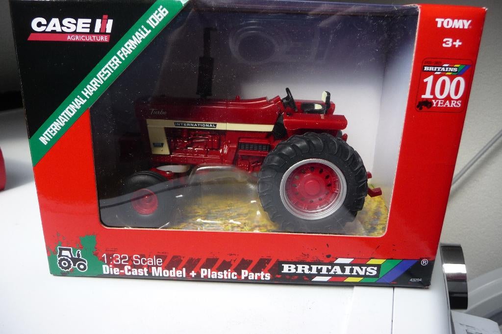 Britains  --  Case IH 1066, Hobby en Vrije tijd, Modelauto's | 1:32, Ophalen of Verzenden, Nieuw, Tractor of Landbouw, Britains