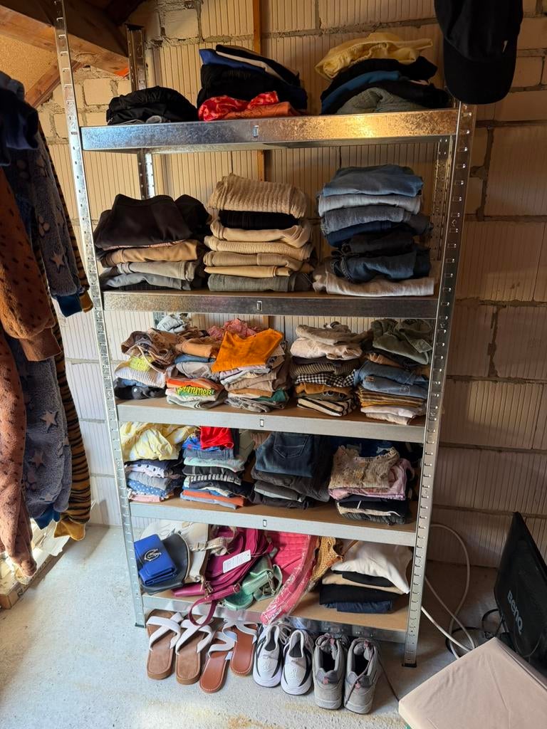 +/- 240 kleding stukken te koop! Kinder, dames, tassen, etc, Ophalen, Nieuw