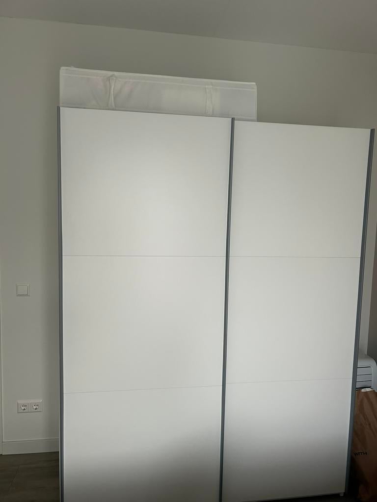 Kledingkast Jysk schuifdeur, 215 cm of meer, Binnendeur, Ophalen of Verzenden, Zo goed als nieuw