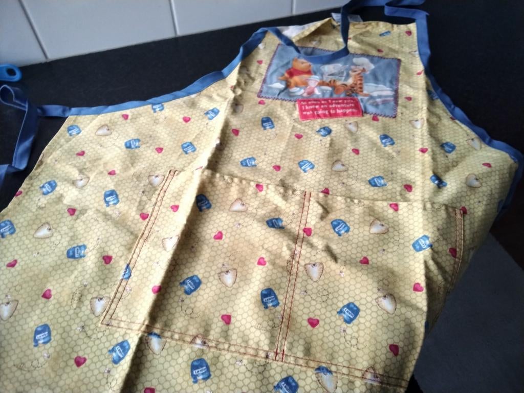 Disney:  nieuw winny the pooh schort, Huis en Inrichting, Keuken | Textiel, Ophalen of Verzenden, Nieuw, Schort