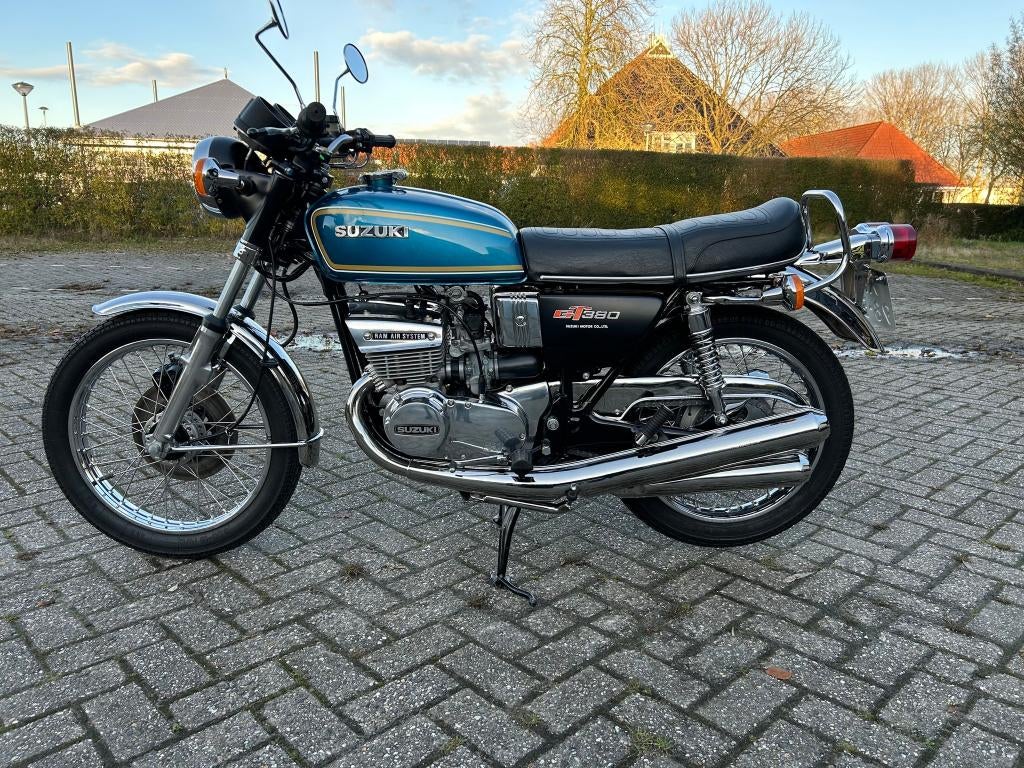Suzuki GT 380 in showroom staat, 380 cc, Nieuw, 3 cilinders, Particulier