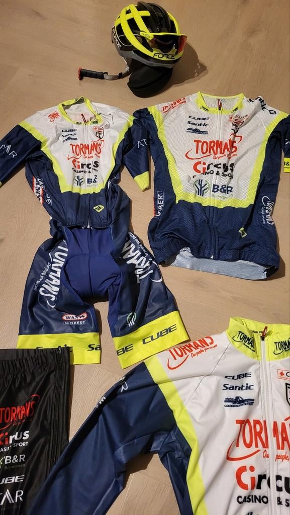 Circus-Wanty Gobert Santic kleding set + snelpak  M Oakley, Verzenden, Nieuw, Bovenkleding